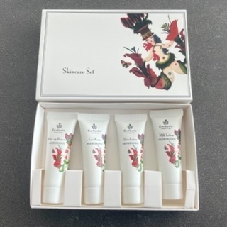 カルトゥージャ🌺未使用アメニティ８ミリ✖️４本
