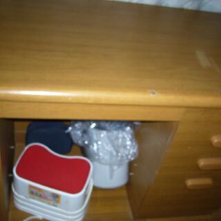 勉強机・タンス3台洋服家財１式譲ります。の画像