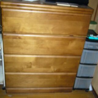 勉強机・タンス3台洋服家財１式譲ります。の画像