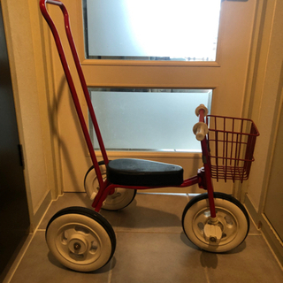 無印良品の赤い三輪車