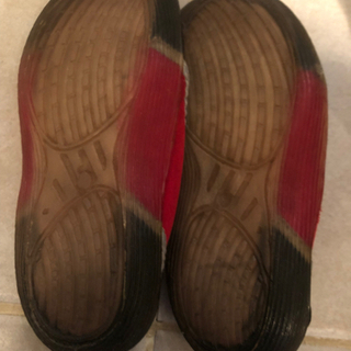 無印良品の長靴とノーブランドのスイムシューズの画像