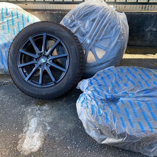 2019年製中古スタットレスタイヤ　235/60R18　ホイール...