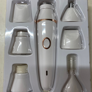新品／未開封　レディースシェーバー 全身防水  USB充電式　七点セットの画像