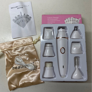 新品／未開封　レディースシェーバー 全身防水  USB充電式　七点セットの画像