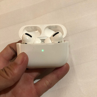Apple Watch series3とairpods proのセットの画像