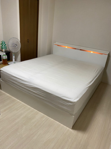 クイーンベッド、11月15日まで期間限定です。