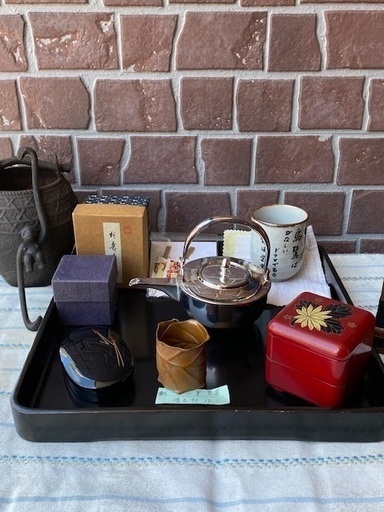 ◎お値下げ可しました‼️ 茶道具色々一式まとめてお譲りします。茶道具色々検清五郎唐銅蓋置南部鉄器吊花器竹細工かご小物入れ花瓶花入れ猿吊り飾り銚子重箱茶托盃杯香合花瓶掛軸実篤色紙まくり針箱麻雀牌