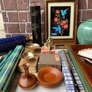 ◎お値下げ可しました‼️ 茶道具色々一式まとめてお譲りします。茶道具色々検清五郎唐銅蓋置南部鉄器吊花器竹細工かご小物入れ花瓶花入れ猿吊り飾り銚子重箱茶托盃杯香合花瓶掛軸実篤色紙まくり針箱麻雀牌　の画像