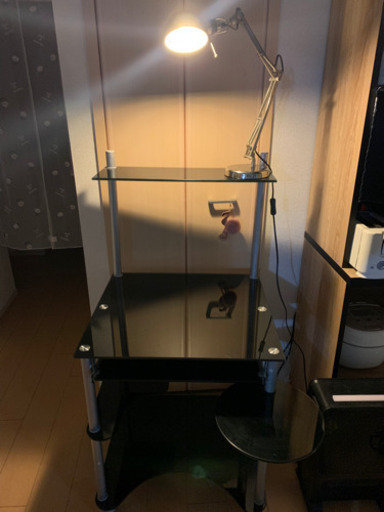 ガラス製パソコンデスク