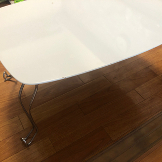 【※無料にしました】白のローテーブルの画像