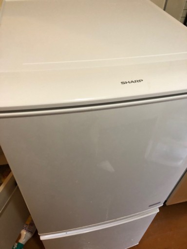 シャープ製冷蔵庫　2017年製　137L SJ-D14C-W
