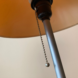 【中古品】電気スタンド　淡いベージュの布製傘の画像