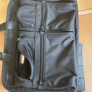 値下げしました❗️TUMIの定番ショルダーの画像