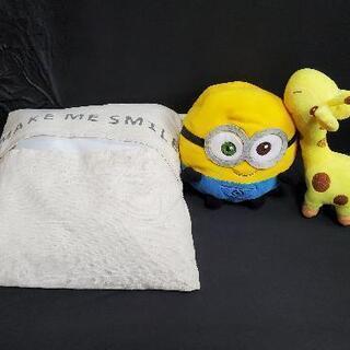 ⭐ ミニオンとクッション !  おまけにキリン !　⭕売れました❗