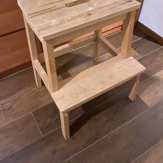 【引取り限定！早い方優先！分割不可！】家具2点　IKEAダイニングテーブル、ステップスツールの画像