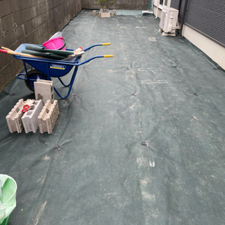 お庭に関わる業務です。剪定伐採・砂利敷きなど　外で働く事が好きな方！の画像