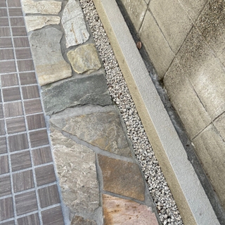 お庭に関わる業務です。剪定伐採・砂利敷きなど　外で働く事が好きな方！の画像