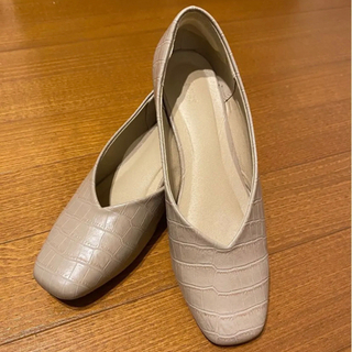 サンゴ　フラットパンプス　25cmくらいの画像