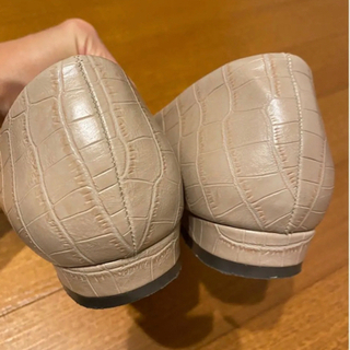 サンゴ　フラットパンプス　25cmくらいの画像