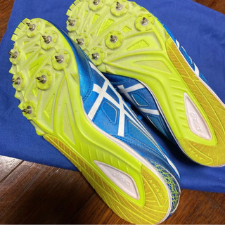 陸上スパイクの画像