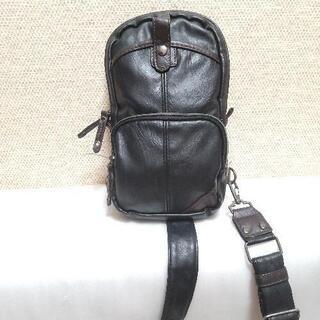 厚木方面🆗本革製 背面斜め掛けポーチ￥19000の品