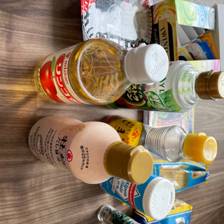 さしあげます　調味料（使用あり）、パスタ、缶詰めなどの画像