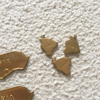 半額以下◆手芸用品◆ハワイ、西海岸パーツ、ミンクボールの画像