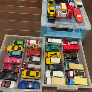 トミカとトミカケース