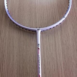 バドミントンラケット　YONEX TiZeroの画像