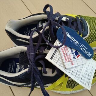 新品 タグ付き  Reebok 22.5センチ