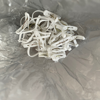 さしあげます　洗濯ネット二つ、洗濯ばさみ　二種たくさんの画像