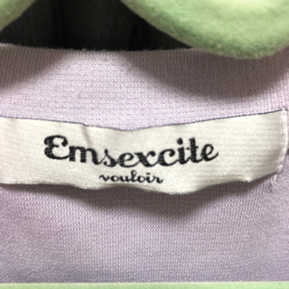 美品 emiexcite パール付きトップス 150センチの画像