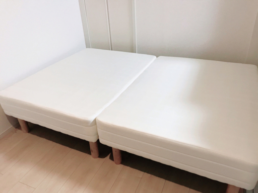 足つきマットレス　買取希望の方多数で返信困難のため5000円取引希望のDM1番手でいただいた方にお譲りします