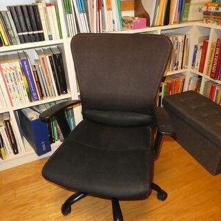 オフィスチェアー