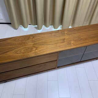 テレビ台 (状態：HP 80%)