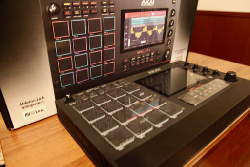 美品　AKAI  mpc live 2  専用ケース付き