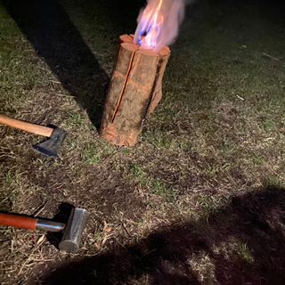 薪　原木　スエーデントーチ　キャンプ　の画像