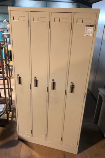 ⭐︎中古品　コクヨ　四人用ロッカー　900×515×1790mm 事務機⭐︎