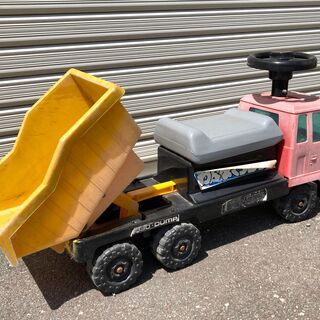 子供用ダンプカーの画像