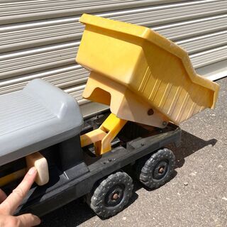 子供用ダンプカーの画像