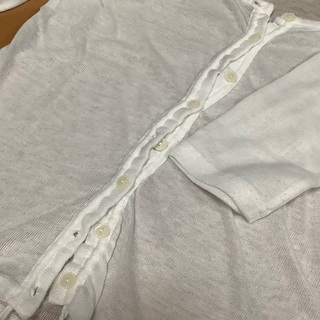 薄手の白カーディガンの画像
