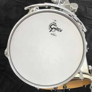 程度良いです！ストリートでもイケる小型ドラムセット　有名ドラムメーカー　グレッチ・Gretschカタリナシリーズ・ホワイトパールにジャズもロックもOKなピンスト系コーテッド＆シンバル２枚をお付けします！