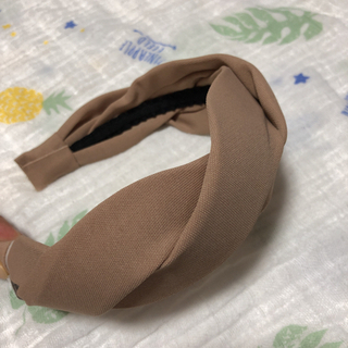 値下げ【新品未使用】スリーコインズ　カチューシャ　ベージュ