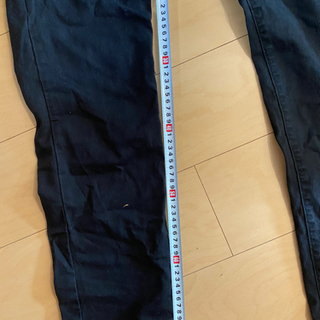 グローバルワークのデニムと黒のパンツ