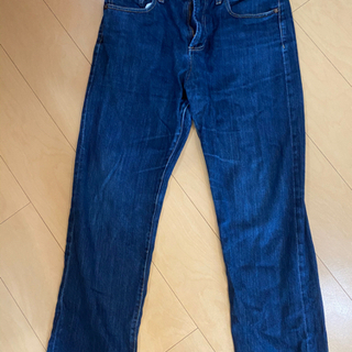 グローバルワークのデニムと黒のパンツの画像