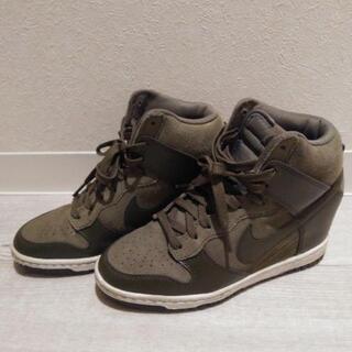 NIKE インヒールハイカットスニーカーの画像