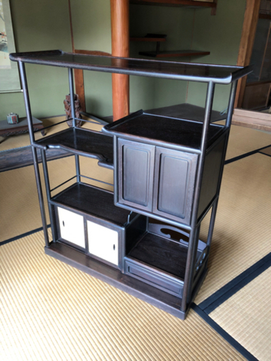 和レトロな飾り棚