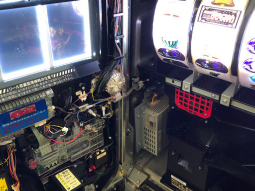 「商談中」パチスロ実機「SLOT魔法少女まどか☆マギカ」 コイン不要機 家庭用電源 ドアキー/設定キー付き スロット　ID：126-0