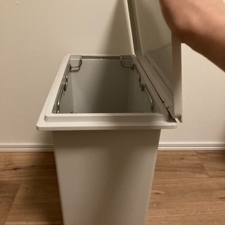 無印　ゴミ箱　扉横開き　の画像