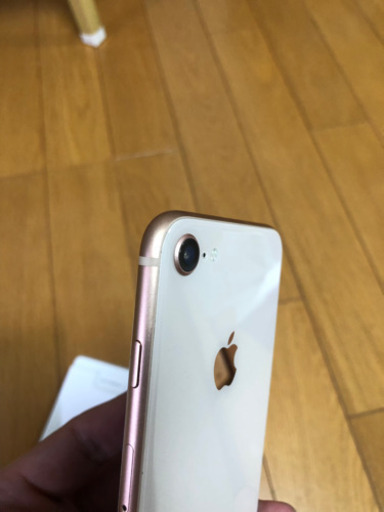 美品　Apple iPhone8 Gold 64GB　SIMロック解除済/SIMフリー
